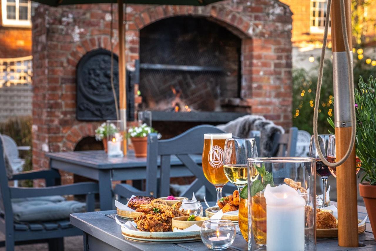 The Black Lion, Long Melford Exterior foto
